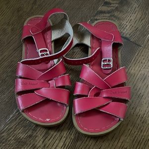 Salt Water by Hoy size 5 women’s sandals size 7